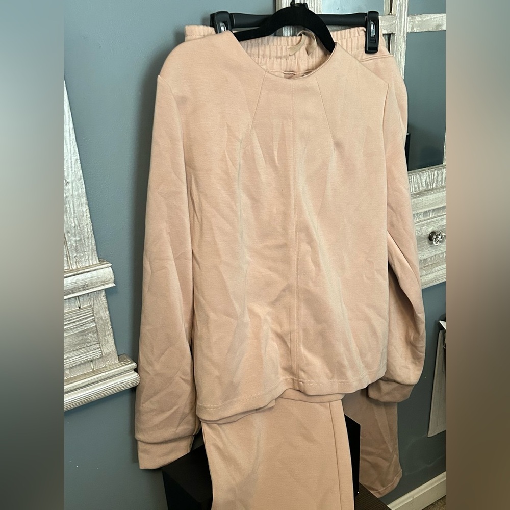 Cozy Neutral Pants Set - Dusty Blush
Elastic waist wide leg pant, matching top
